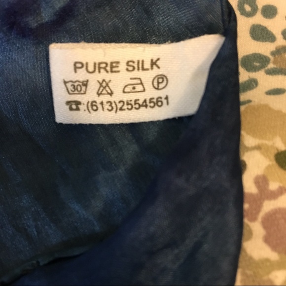 Marine Hand-dyed silk scarf - Picture 3 of 4